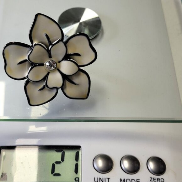 Statement Flower Stretch Ring, White Flower Enamel Adjustable Ring, Floral Ring - Picture 9 of 9
